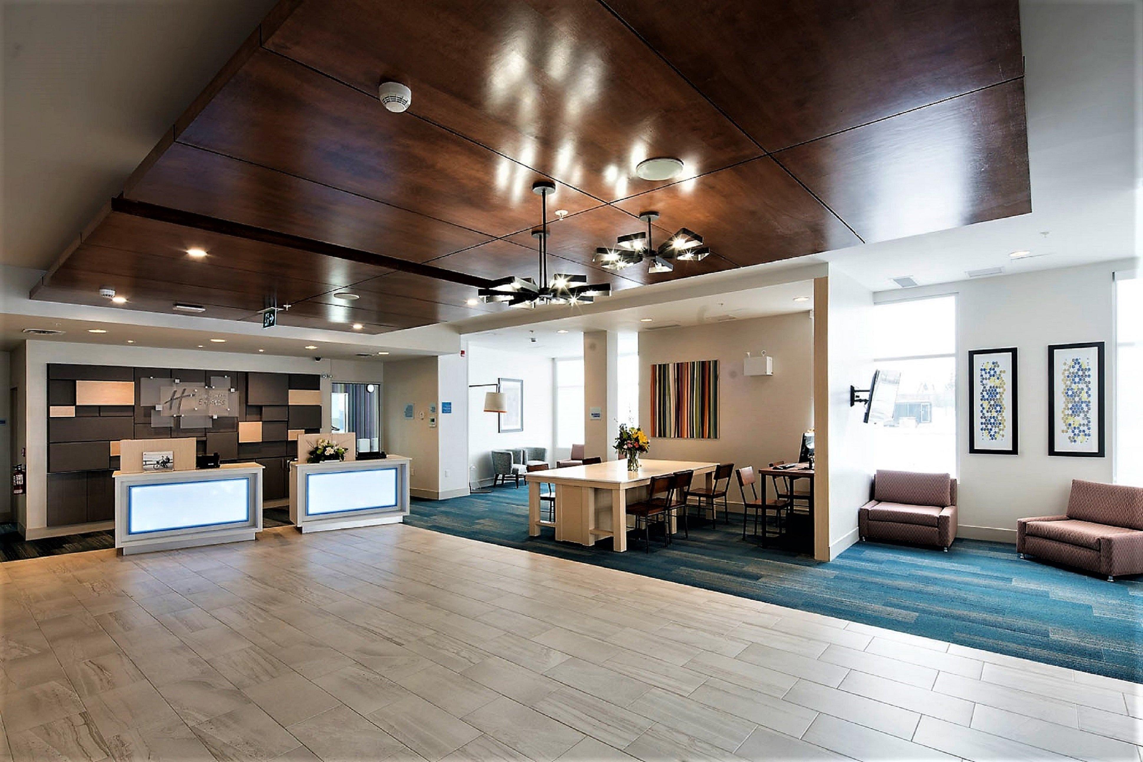 Holiday Inn Express - Red Deer North By Ihg Exterior foto