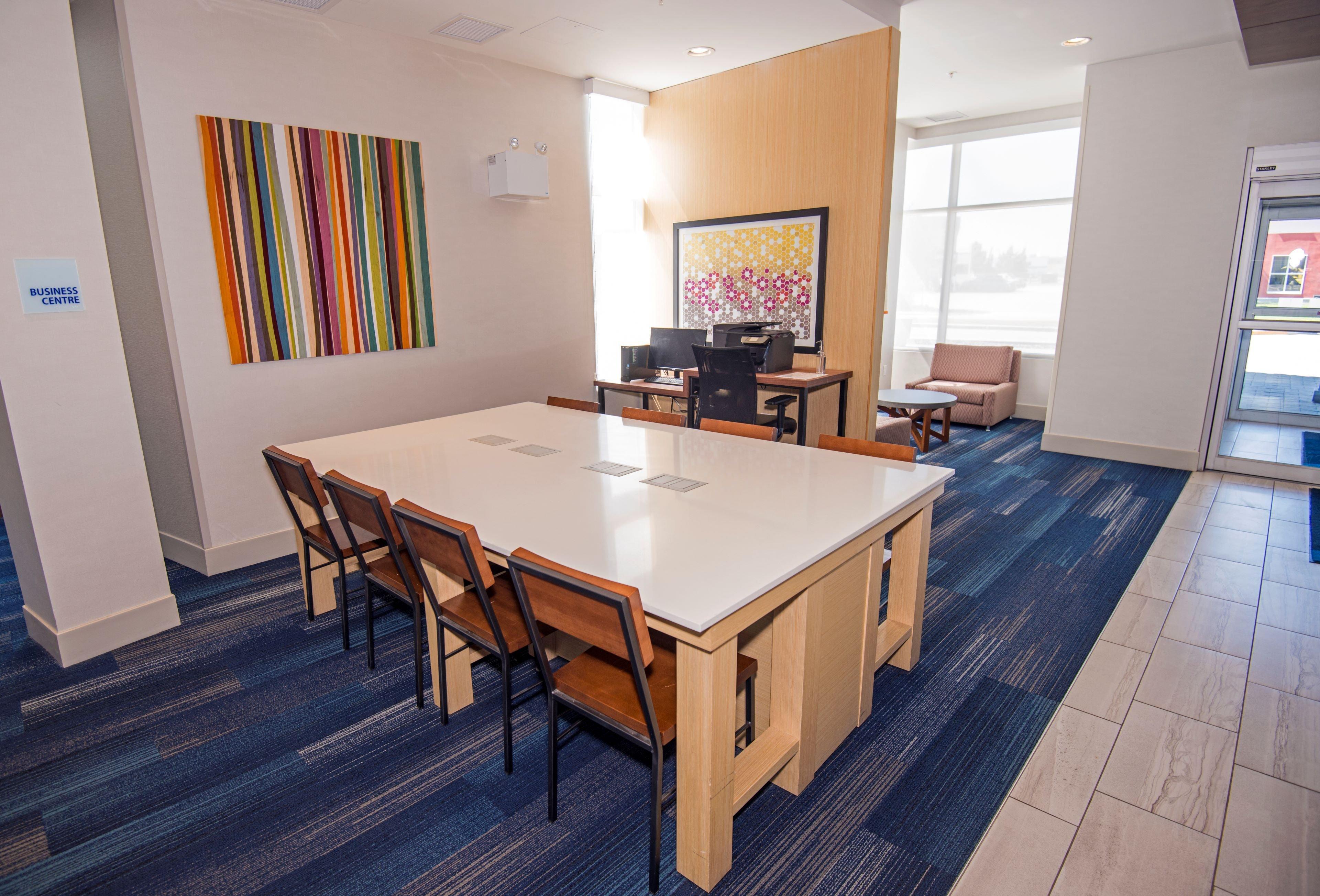 Holiday Inn Express - Red Deer North By Ihg Exterior foto